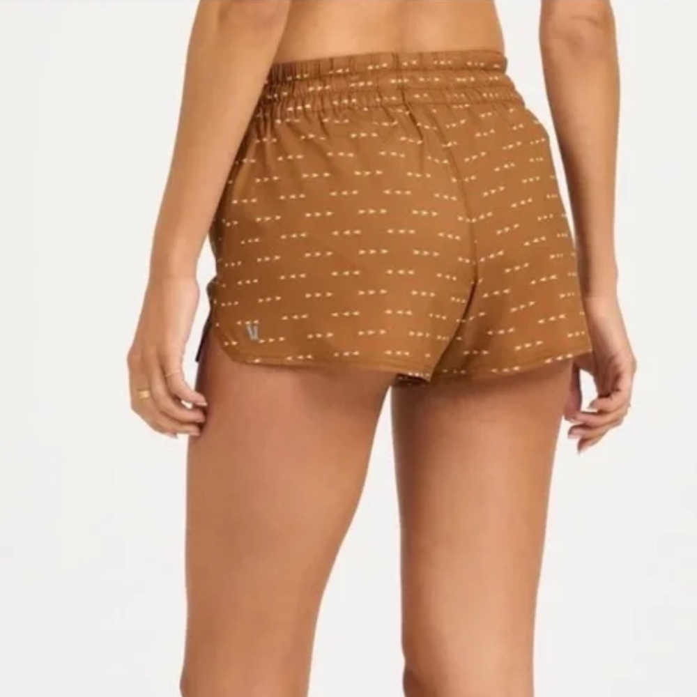 Vuori Camel Brown Dash-Print Athletic Shorts - Picture 2 of 8